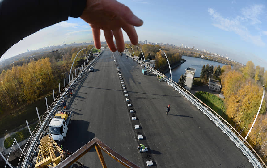 Москва, Россия. Строительство завершающего участка Северо-Западной хорды на Карамышевском мосту