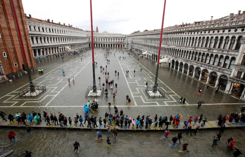 Мэр Венеции Луиджи Бруньяро назвал наводнение «настоящей катастрофой»