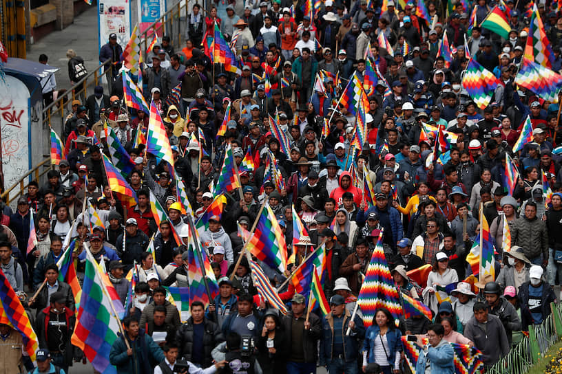 Уже 8 ноября полицейские сами присоединились к протестам против правящей партии и президента Эво Моралеса