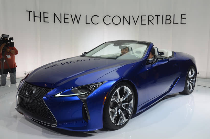 Lexus LC Convertible наконец-то стал серийным — после нескольких прототипов и предсерийных закамуфлированных образцов открытую модификацию японского купе представили официально