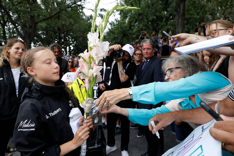 По словам Греты Тунберг, все свои выступления она готовит самостоятельно, но консультируется с учеными