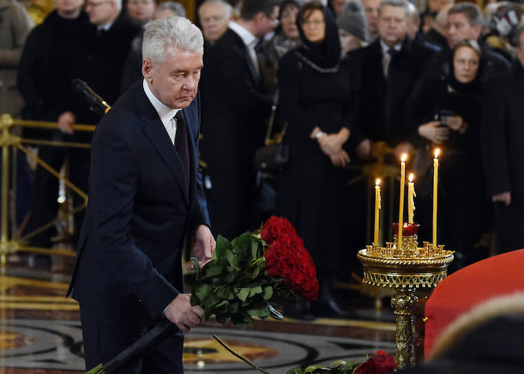 Мэр Москвы Сергей Собянин прощается с Юрием Лужковым