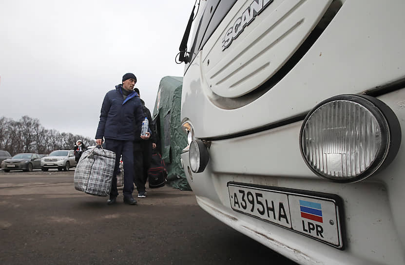 ДНР передала Киеву 51 человека, забрав в обмен 61 пленных. ЛНР провела обмен «25 на 63»