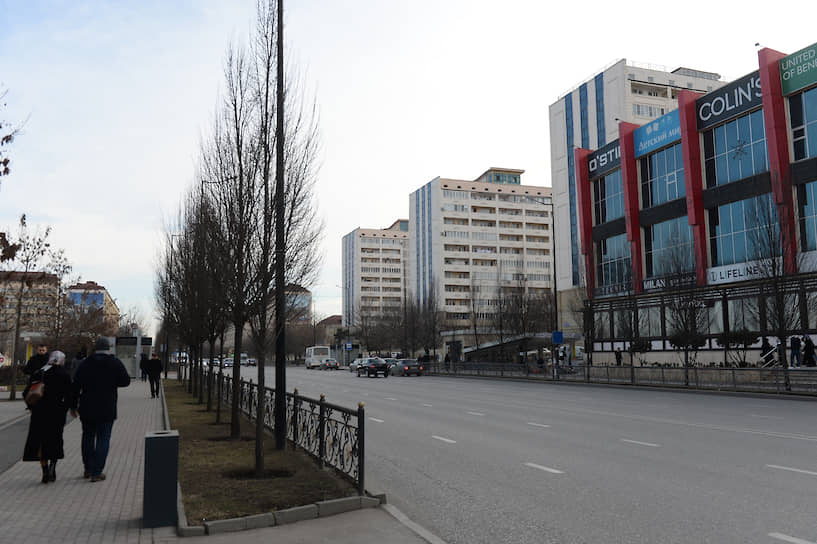Жилые дома и торговый центр на проспекте Ахмата Кадырова (бывшая улица Ленина), 2020 год
