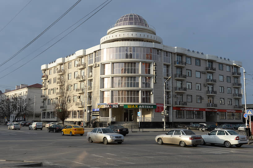 Здание с офисами и квартирами на пересечении улиц Мира и Сайпуддина Лорсанова, 2020 год