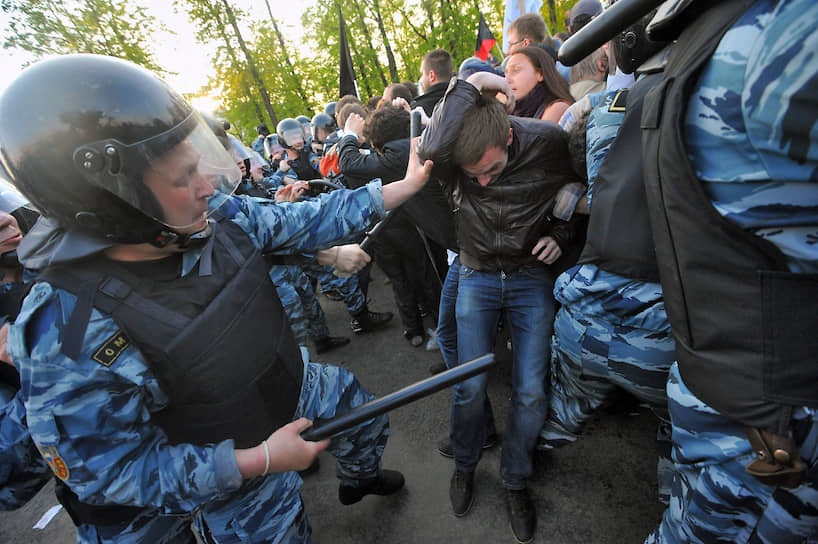 6 мая 2012 года. Согласованный оппозиционный «Марш миллионов» в Москве, завершившийся беспорядками на Болотной площади и столкновениями с полицией