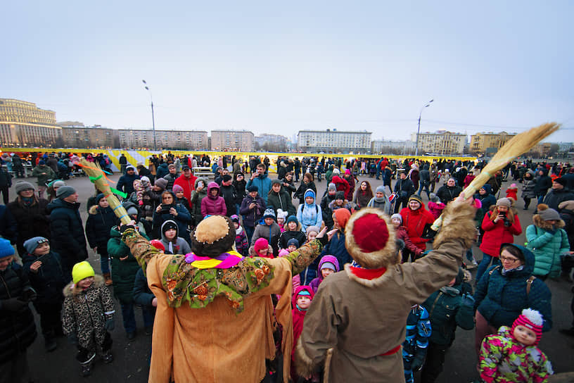 Празднование &quot;Широкой Масленицы&quot; в Парке Горького