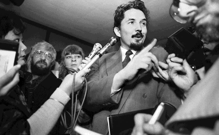 &lt;b>Сергей Бабурин&lt;/b>&lt;br>
После октябрьских событий 1993 года занял пост декана юридического факультета Омского государственного университета, однако вскоре вернулся в политику. Был депутатом Госдумы первого, второго и четвертого созывов. Занимал должность ректора РГТЭУ (2002-2012). В марте 2018 года был кандидатом на пост президента России, на выборах занял последнее место (0,65% голосов). Является лидером национал-консервативной партии «Российский общенародный союз» 
