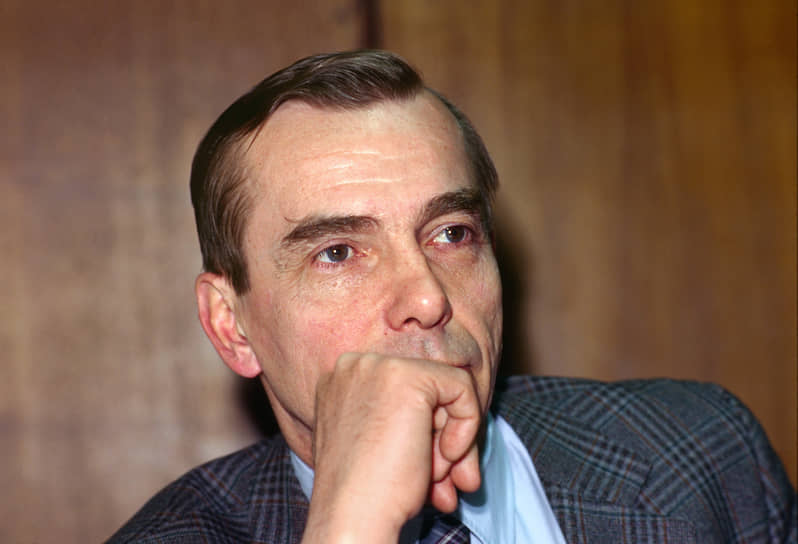 &lt;b>Лев Пономарев&lt;/b>&lt;br>
В 1993 году избран депутатом Госдумы. В 1997 году выступил инициатором создания правозащитного движения «За права человека», став его исполнительным директором. Оно было ликвидировано в октябре 2019 года. В декабре того же года Лев Пономарев учредил национальное движение с одноименным названием, которое продолжило работу без юридического лица
