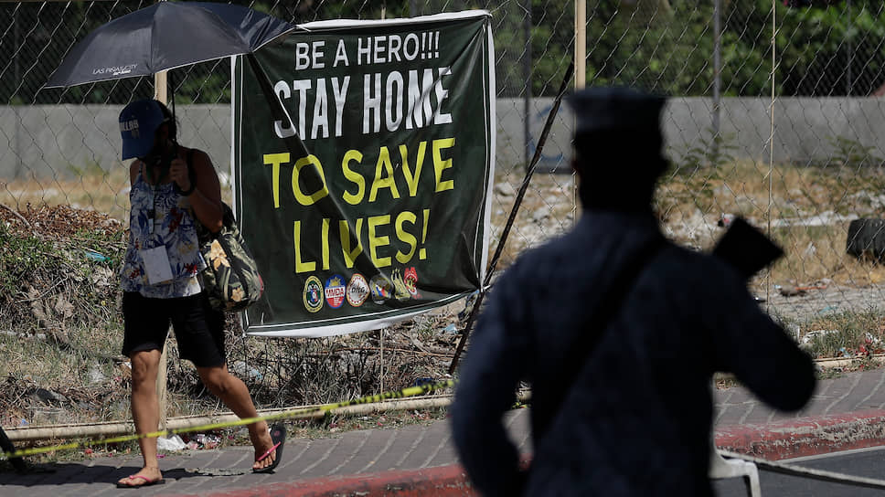 Президент Филиппин Родриго Дутерте решил не церемониться с нарушителями карантина и разрешил полицейским расстреливать тех, кто не соблюдает режим. На некоторых улицах поставили открытые гробы, чтобы призвать жителей к порядку