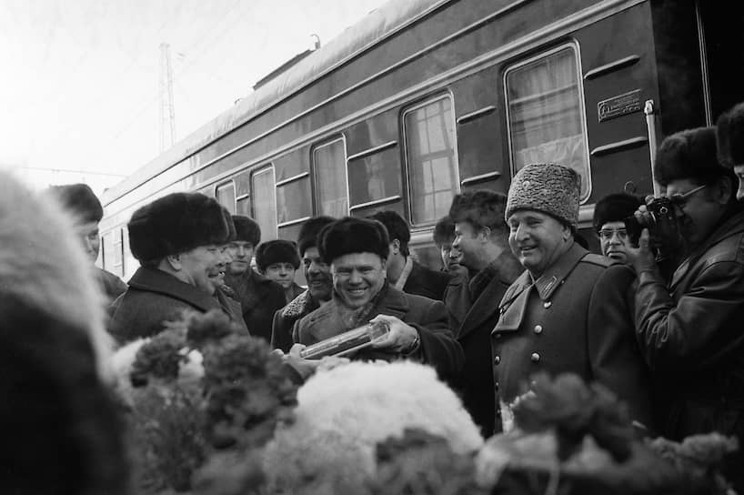 Генеральному секретарю ЦК КПСС Л. И. Брежневу постоянно вручали памятные подарки, которые нередко оказывались очень ценными