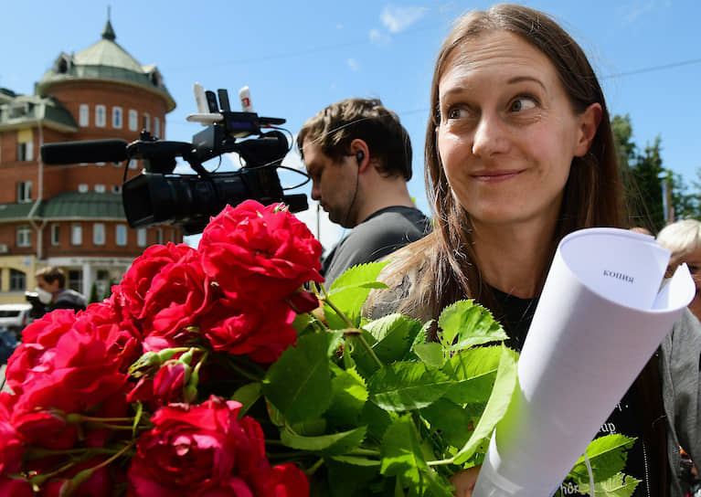 Псков. Журналистка Светлана Прокопьева после заседания суда