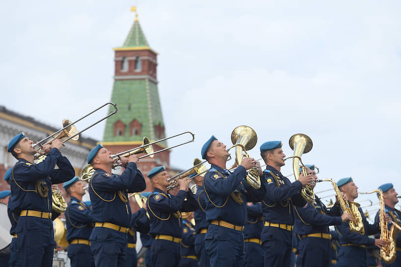 Военнослужащие ВДВ во время праздничных мероприятий на Красной площади