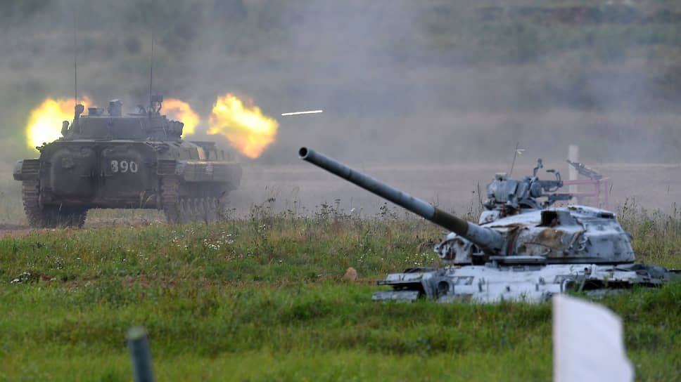 Динамический показ вооружений, военной и специальной техники на полигоне Алабино