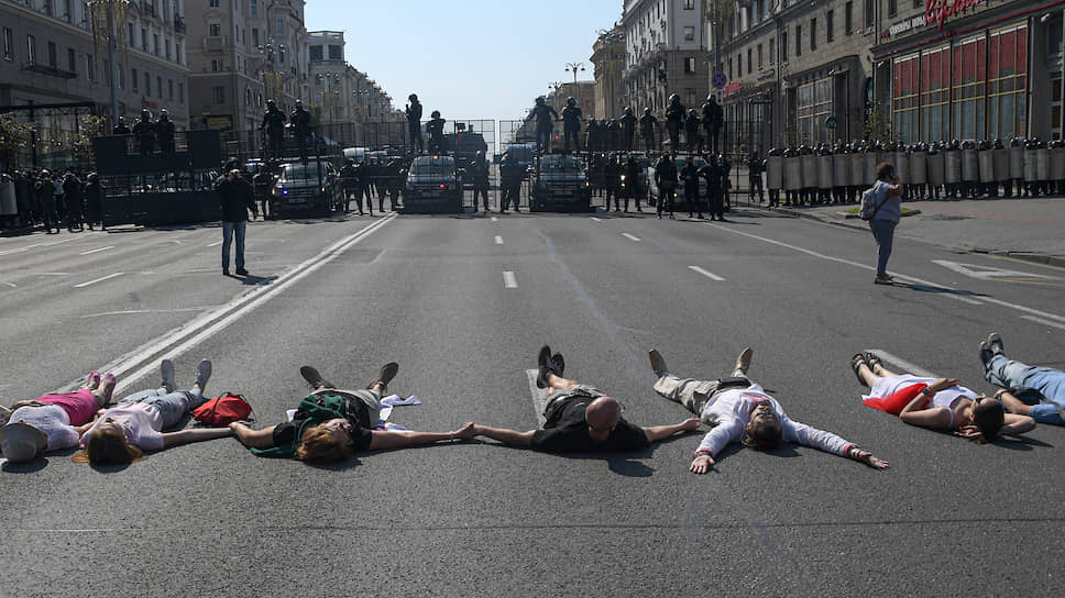 Протестующие на проспекте Независимости 30 августа