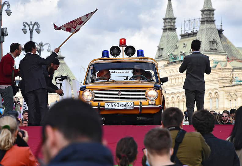 Москва. Старт «ГУМ-Авторалли», посвященного 50-летию выпуска первых автомобилей марки «Жигули» 