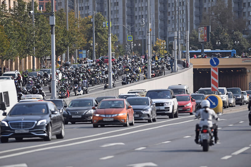 Колонна мотоциклистов в Москве