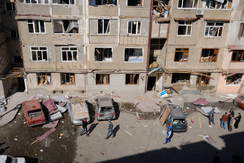 Город Степанакерт, пострадавший в результате обстрелов в Нагорном Карабахе