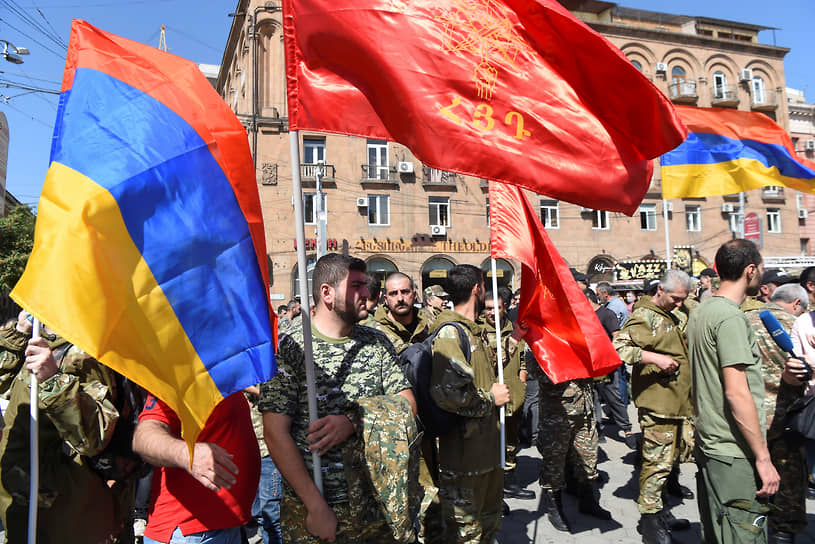 Митинг в Ереване после объявления всеобщей мобилизации