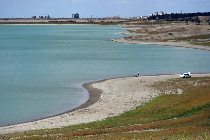 Обмелевшее Симферопольское водохранилище, обеспечивавшее город питьевой водой