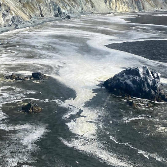 Вода в бухте Большая Саранная на Камчатке