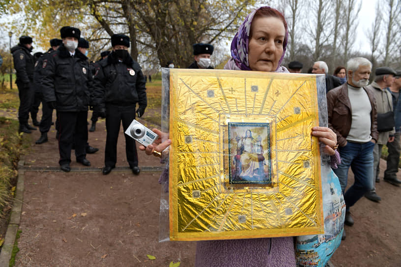 Несогласованное шествие, организованное представителями Народно-патриотического союза России (НПСР) в Коломенском парке