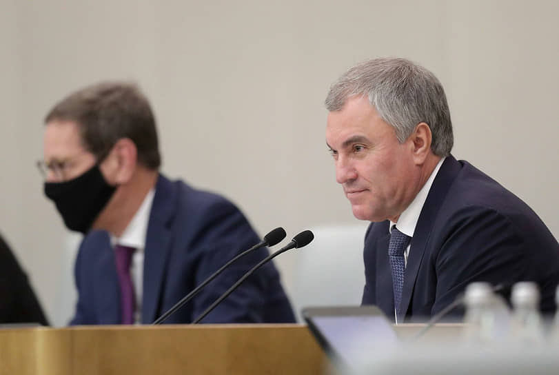Председатель Государственной Думы Вячеслав Володин (справа)