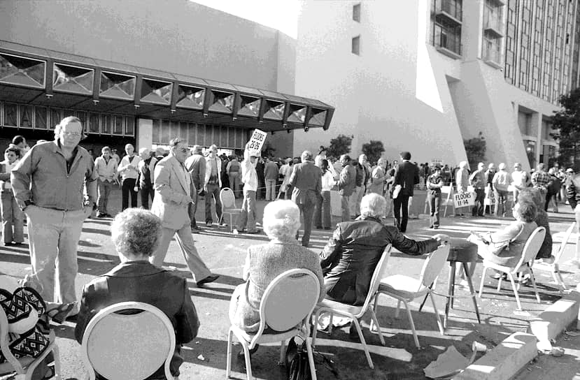 После пожара здание MGM Grand было перестроено с учетом требований противопожарной безопасности, на это было потрачено $50 млн. 29 июля 1981 года отель вновь открылся для посетителей