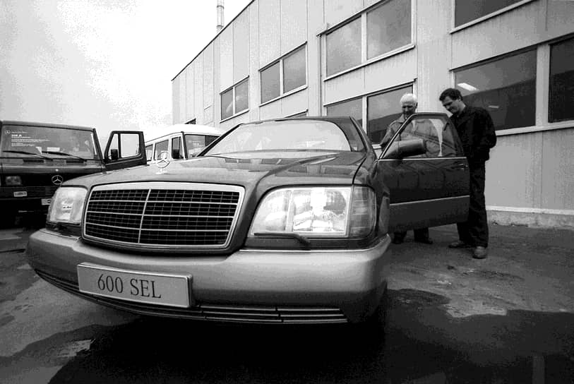 Легенда 1990-х годов — «шестисотый» Mercedes-Benz 600 SEL. Презентация модели W140 состоялась в марте 1991 года на Женевском автосалоне. Она получила много новшеств: помимо более аэродинамичного корпуса, автомобиль имел двойное остекление, автоматически закрывающиеся двери и багажник, систему контроля климата, которая продолжала работать после отключения двигателя, хвостовые антенны, поднимавшиеся при включении заднего хода и работавшие как парктроники