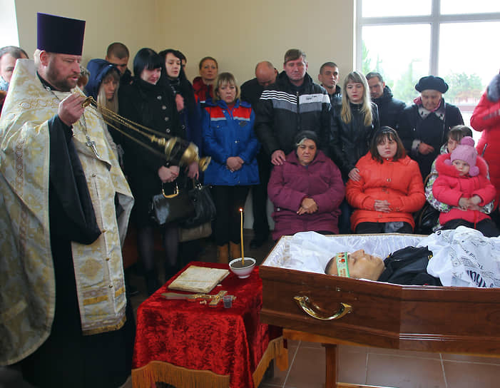 27 ноября 2015 года близкие простились с погибшим Александром Позыничем. Он похоронен с воинскими почестями на Аллее Славы в Новочеркасске Ростовской области