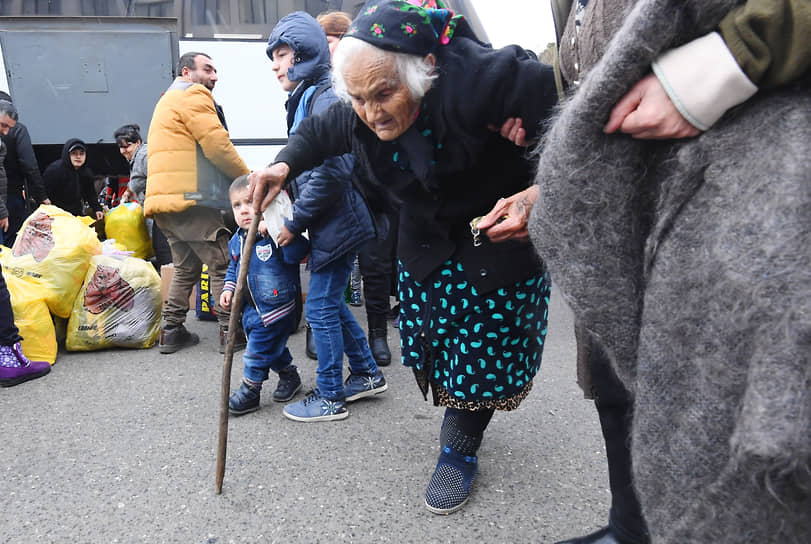 Степанакерт, Нагорный Карабах. Беженцы, вернувшиеся в город из Армении 