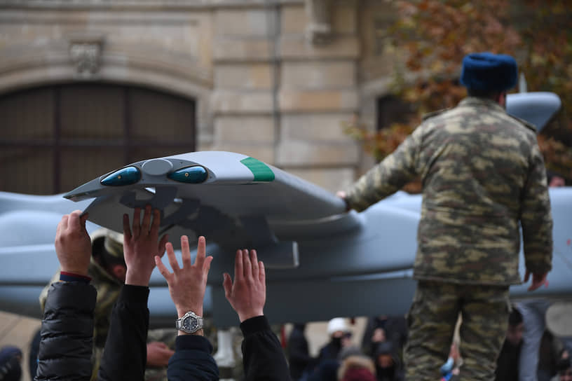 Беспилотник на параде в Баку