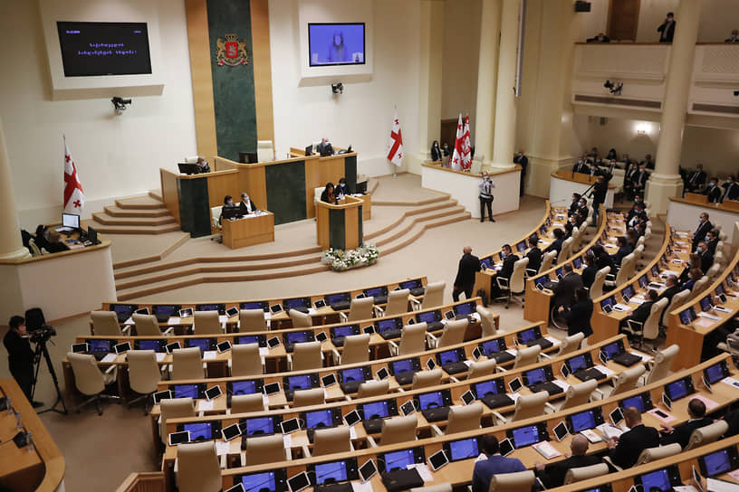 Первая сессия новоизбранного парламента в Тбилиси