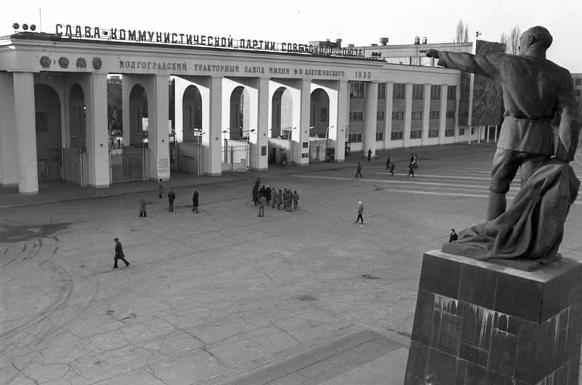 ГОЭЛРО был планом развития не только энергетики, а всей экономики. В нем предусматривалось строительство предприятий, обеспечивающих стройки всем необходимым. Среди них — заложенный в 1927 году Сталинградский (ныне — Волгоградский тракторный завод)