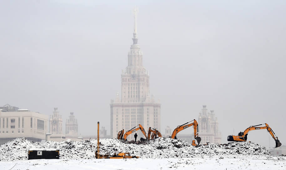 Москва, Россия. Строительство новых корпусов Московского государственного университета 