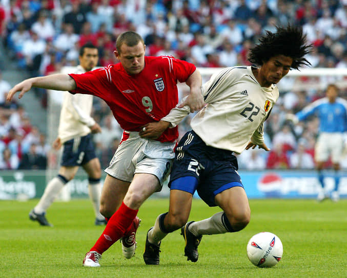За национальную команду Руни начал выступать в 2003 году, став самым молодым дебютантом сборной Англии