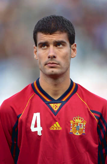 Хосеп Гвардиола родился 18 января 1971 года в городе Санпедор (Испания). В 1983 году был принят в футбольную академию ФК «Барселона», где играл в молодежной команде до 1990 года