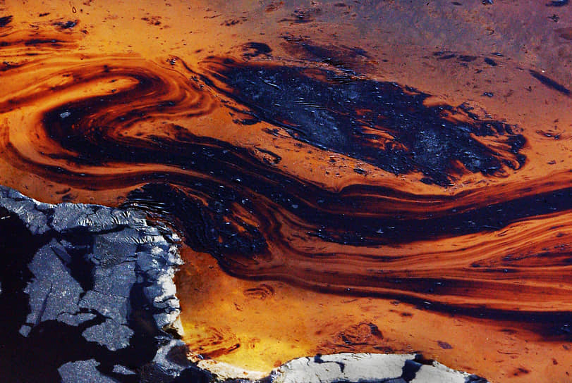 Разлив нефти в Персидском заливе был признан одной из крупнейших катастроф ХХ века. По оценкам экологов, на восстановление природе потребуется несколько столетий
&lt;br>На фото: нефтяное озеро рядом с месторождением Большой Бурган, Кувейт