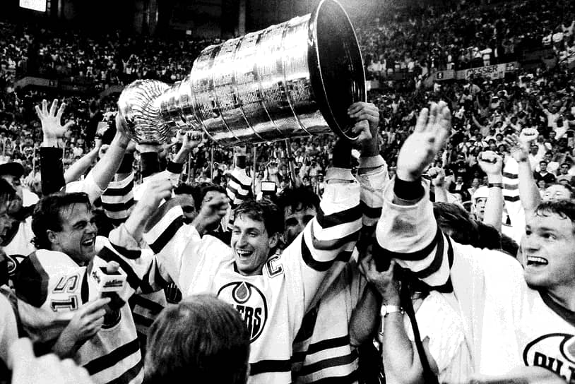 В 1984, 1985, 1987 и 1988 годах Гретцки с «Эдмонтоном» выигрывал Кубок Стэнли