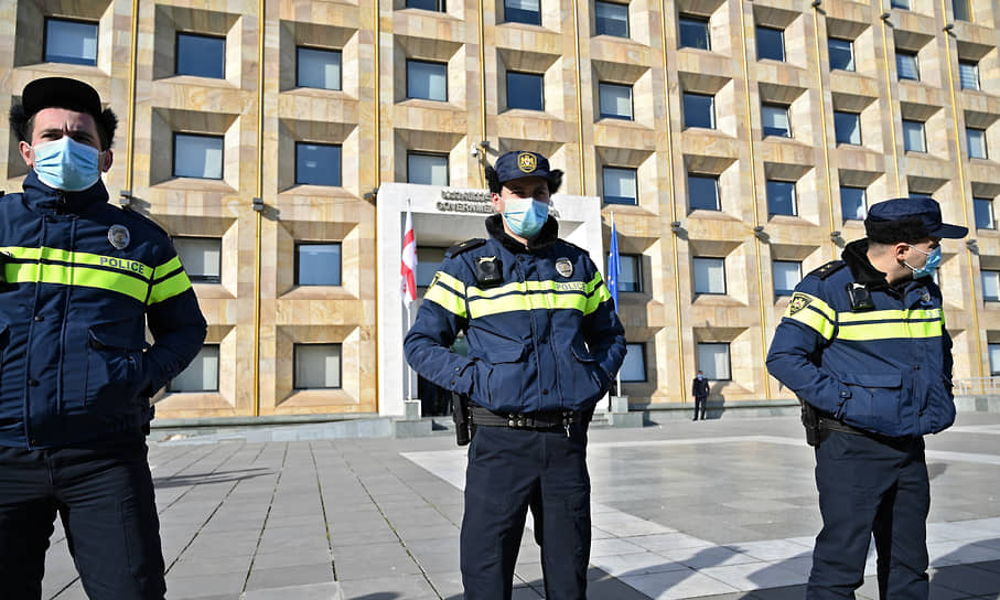 Митинг в Грузии против ограничений, связанных с пандемией коронавирусной инфекции COVID-19