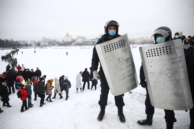 Несанкционированная акция в поддержку Алексея Навального в центре Екатеринбурга