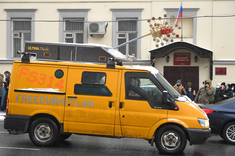 Автомобиль участника акции протеста в Москве