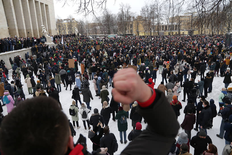 Акция протеста на Пионерской площади в Санкт-Петербурге