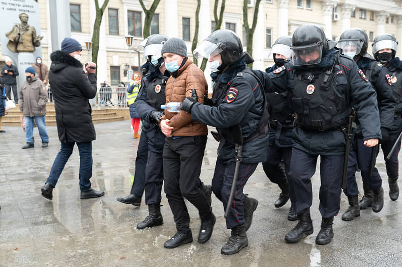 Митинг в поддержку политика Алексея Навального в Воронеже
