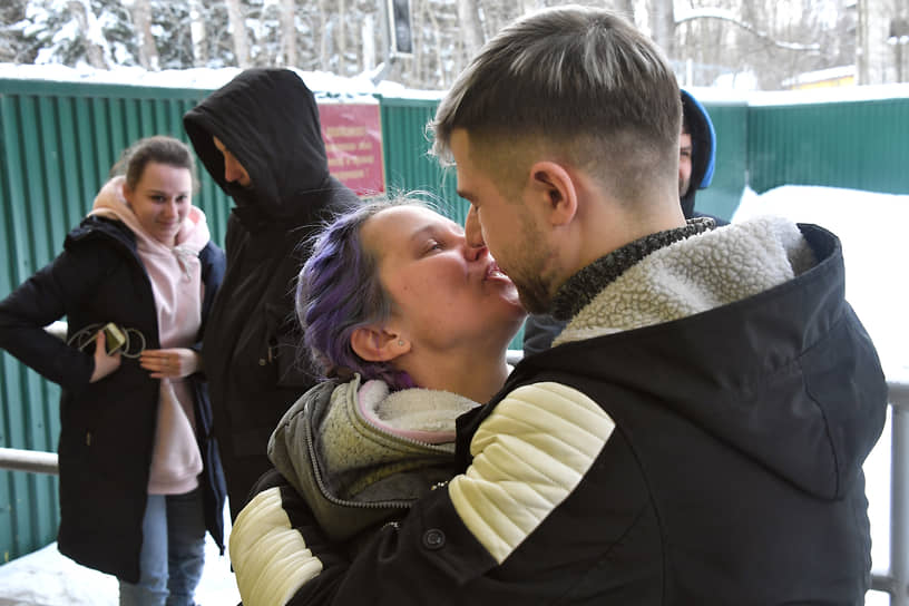 Освобождение задержанных участников несогласованных акций в поддержку политика Алексея Навального