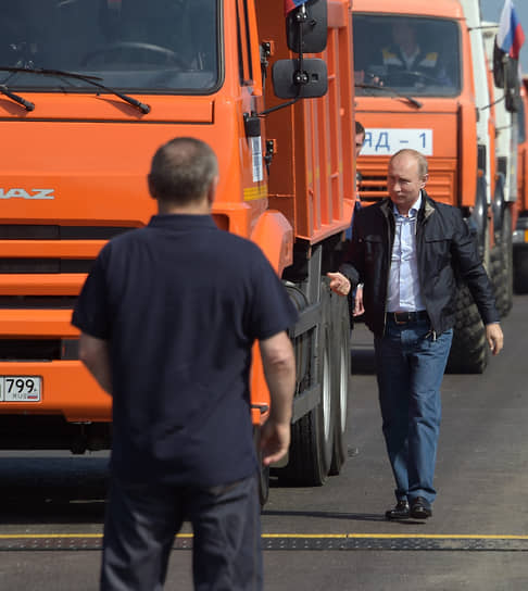 В мае 2018 года президент Владимир Путин принял участие в открытии Крымского моста. Он сел за руль КамАЗа и поехал по мосту во главе колонны грузовиков