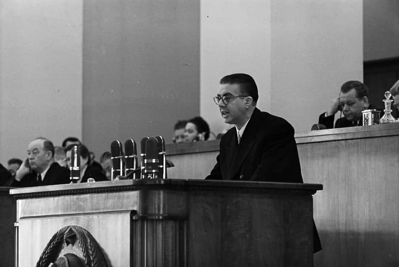 Энвер Ходжа на XX съезде КПСС. В советско-албанских отношениях начал намечаться раскол