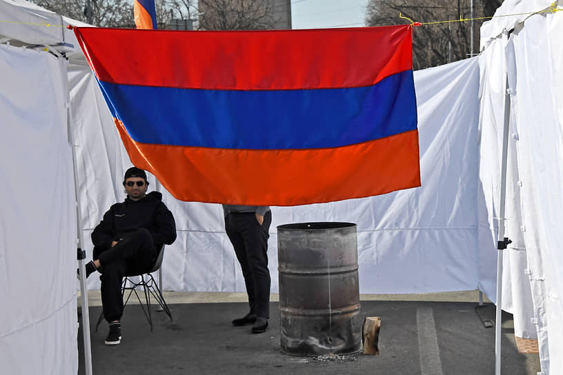 Палаточный городок оппозиции на проспекте Баграмяна