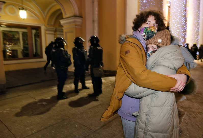 2 февраля. Москва. Участники акции в поддержку оппозиционера Алексея Навального