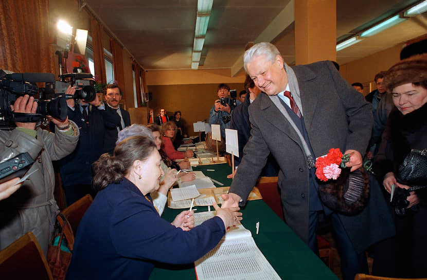 Через три месяца, 12 июня 1991 года, первым президентом РФ был избран Борис Ельцин (на фото)